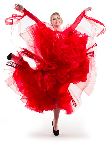 Tänzerin im roten Kleid von der Designerin Katia Convents